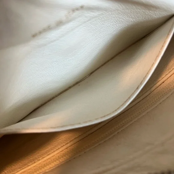 SOLD Small Vintage CHANEL White Caviar Camera Bag - Picture 13 of 16